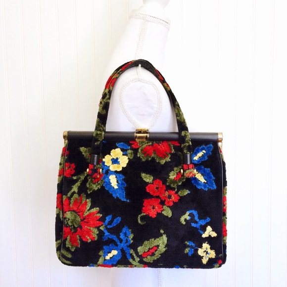 Vintage Handbags - Vintage 60s 70s black floral tapestry carpet bag